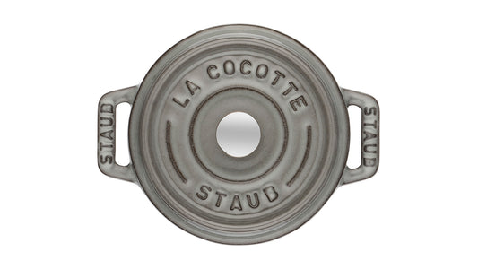 Staub Mini Cocotte, 10 cm aus Gusseisen für stilvolles Kochen und Servieren.