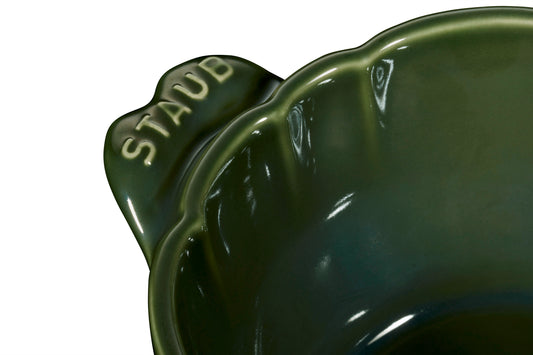 Staub Cocotte 13 cm in Basilikum-Grün, ideal für die Zubereitung und Servierung von Speisen