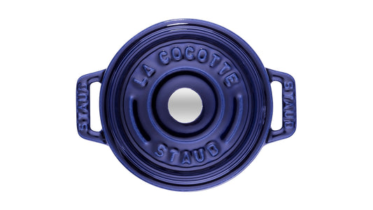 Staub Mini Cocotte 10 cm in Dunkelblau für die Zubereitung von Einzelportionen