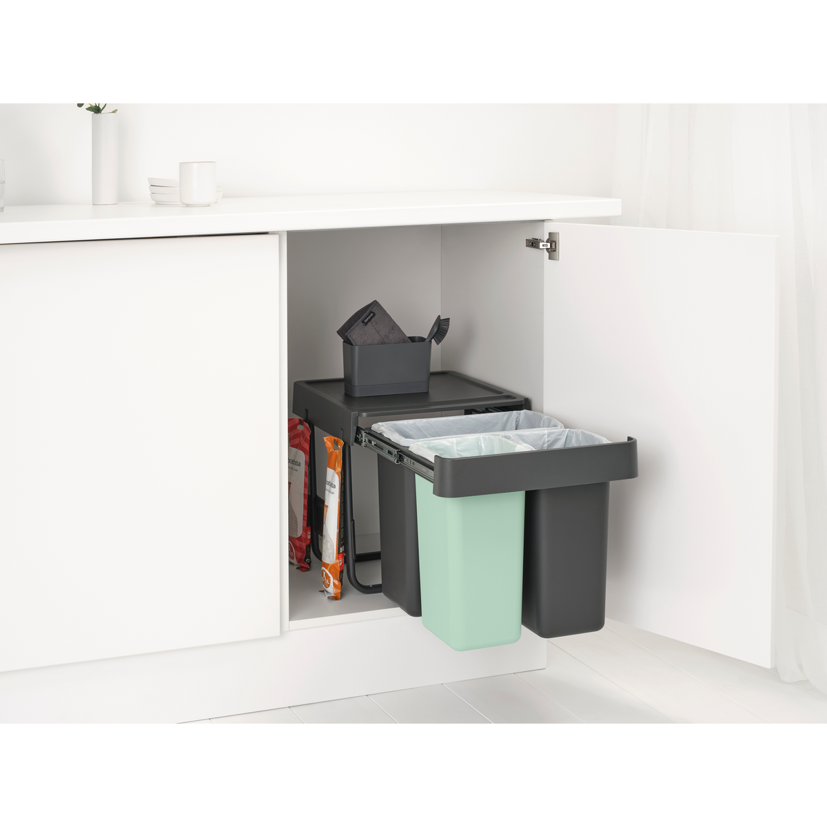 Brabantia Einbaubeimer Sort & Go für Mülltrennung in der Gastronomie