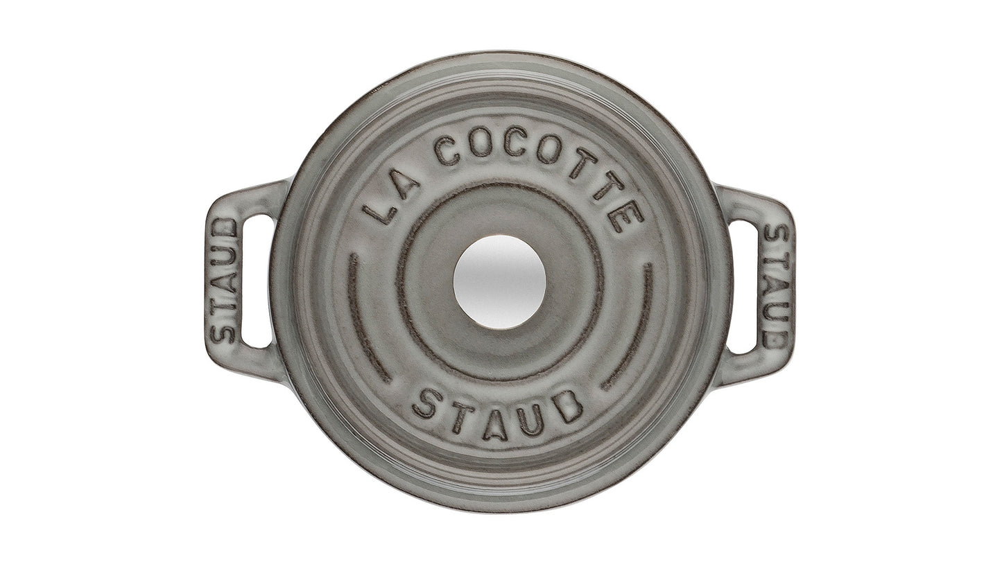 Staub Mini Cocotte, 10 cm aus Gusseisen für stilvolles Kochen und Servieren.