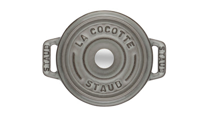 Staub Mini Cocotte, 10 cm aus Gusseisen für stilvolles Kochen und Servieren.