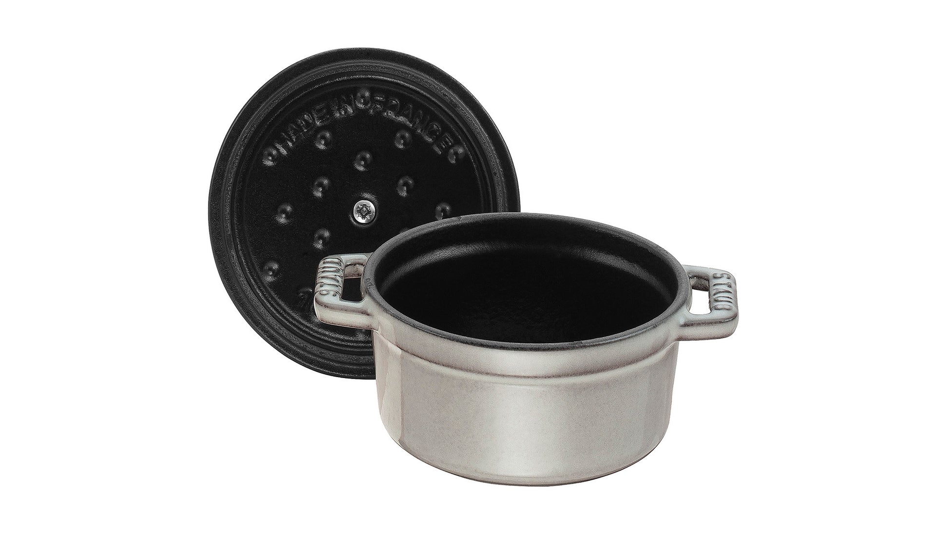 Staub Mini Cocotte, 10 cm aus Gusseisen für stilvolles Kochen und Servieren.