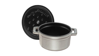 Staub Mini Cocotte, 10 cm aus Gusseisen für stilvolles Kochen und Servieren.