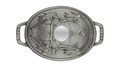 Staub Cocotte Schweinedeckel, 17 cm aus Gusseisen für vielseitige Kochtechniken.