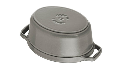 Staub Cocotte Schweinedeckel, 17 cm aus Gusseisen für vielseitige Kochtechniken.