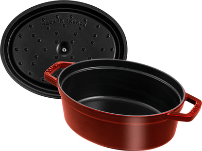 Staub Cocotte, 27 cm, Gusseisen, ideal für das langsame Garen von Speisen.