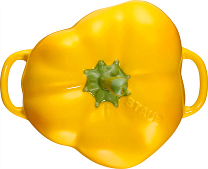 Staub Cocotte 11 cm in Gelb für die Zubereitung von Gerichten