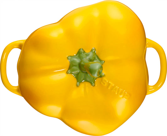 Staub Cocotte 11 cm in Gelb für die Zubereitung von Gerichten