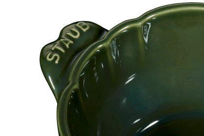 Staub Cocotte 13 cm in Basilikum-Grün, ideal für die Zubereitung und Servierung von Speisen