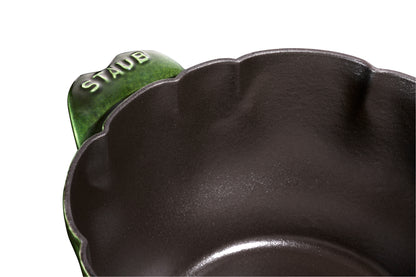 Staub Cocotte 22 cm in Basilikum-Grün, ideal für das Kochen und Braten in der Gastronomie