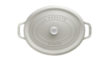 Staub Cocotte, oval, 31 cm aus Gusseisen für die Gastronomie.