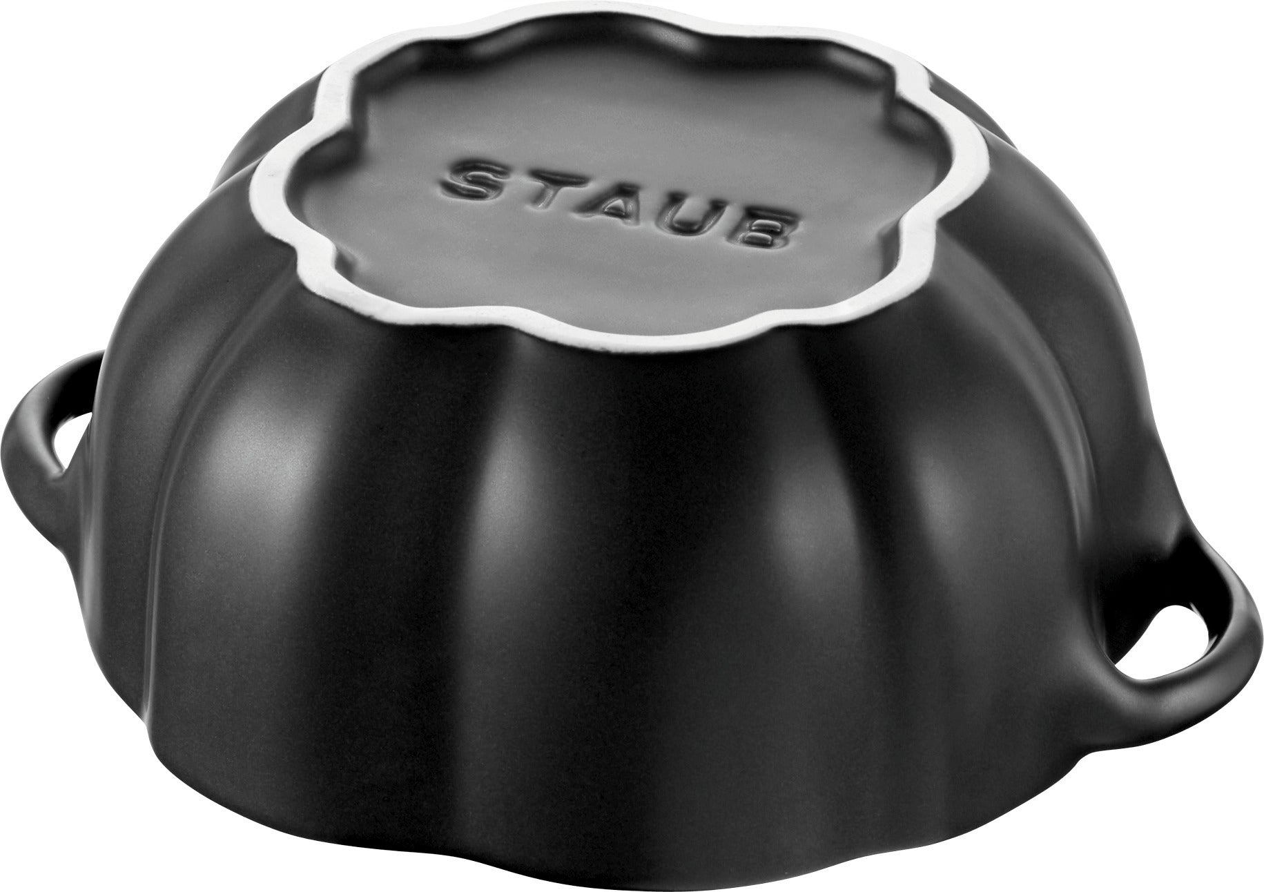 Staub Cocotte aus Keramik für das Zubereiten und Servieren von Speisen