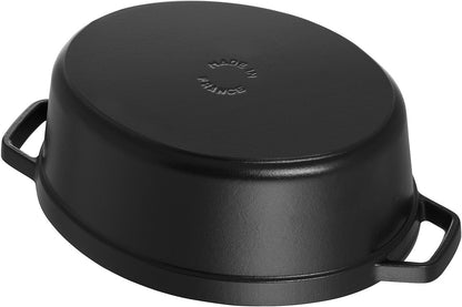 Staub Cocotte aus Gusseisen, ideal für das Kochen von verschiedenen Gerichten
