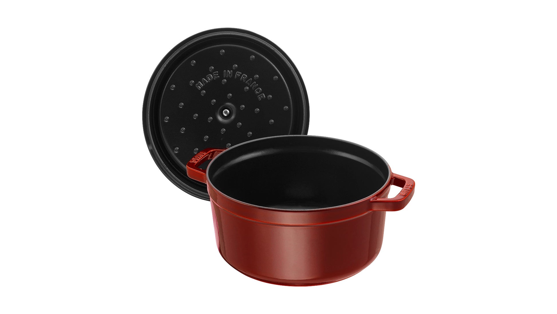 Staub Cocotte 26 cm in Grenadine-Rot, ideal für schmackhafte Gerichte und vielseitigen Einsatz in der Gastronomie