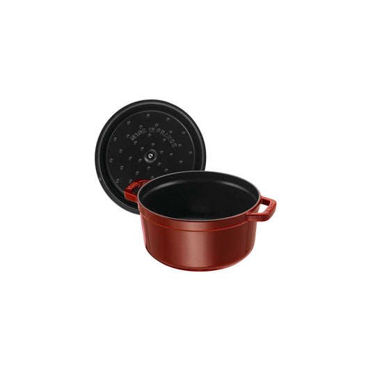 Staub Cocotte, 28 cm aus Gusseisen für vielseitige Kochanwendungen.