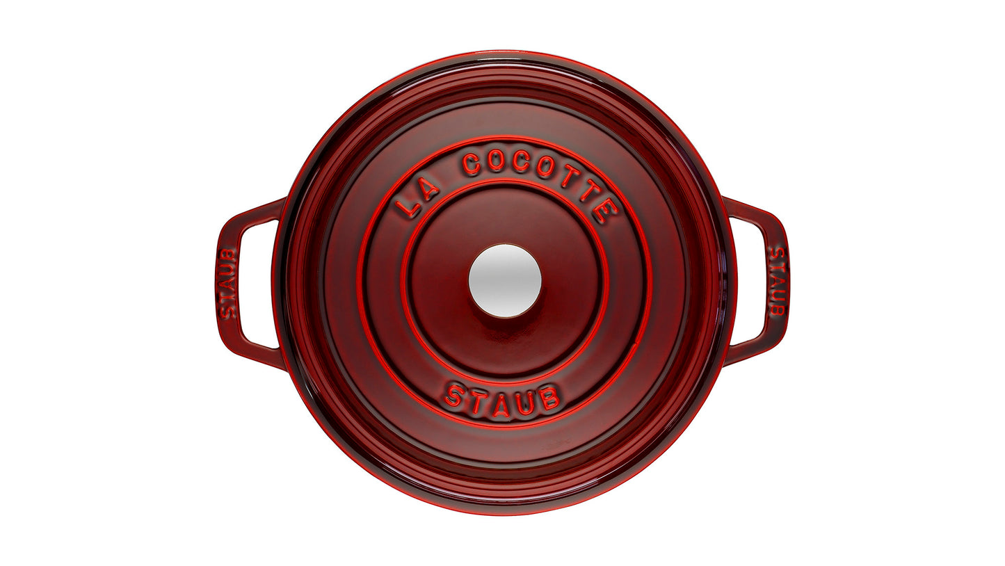 Staub Cocotte, 28 cm aus Gusseisen für vielseitige Kochanwendungen.
