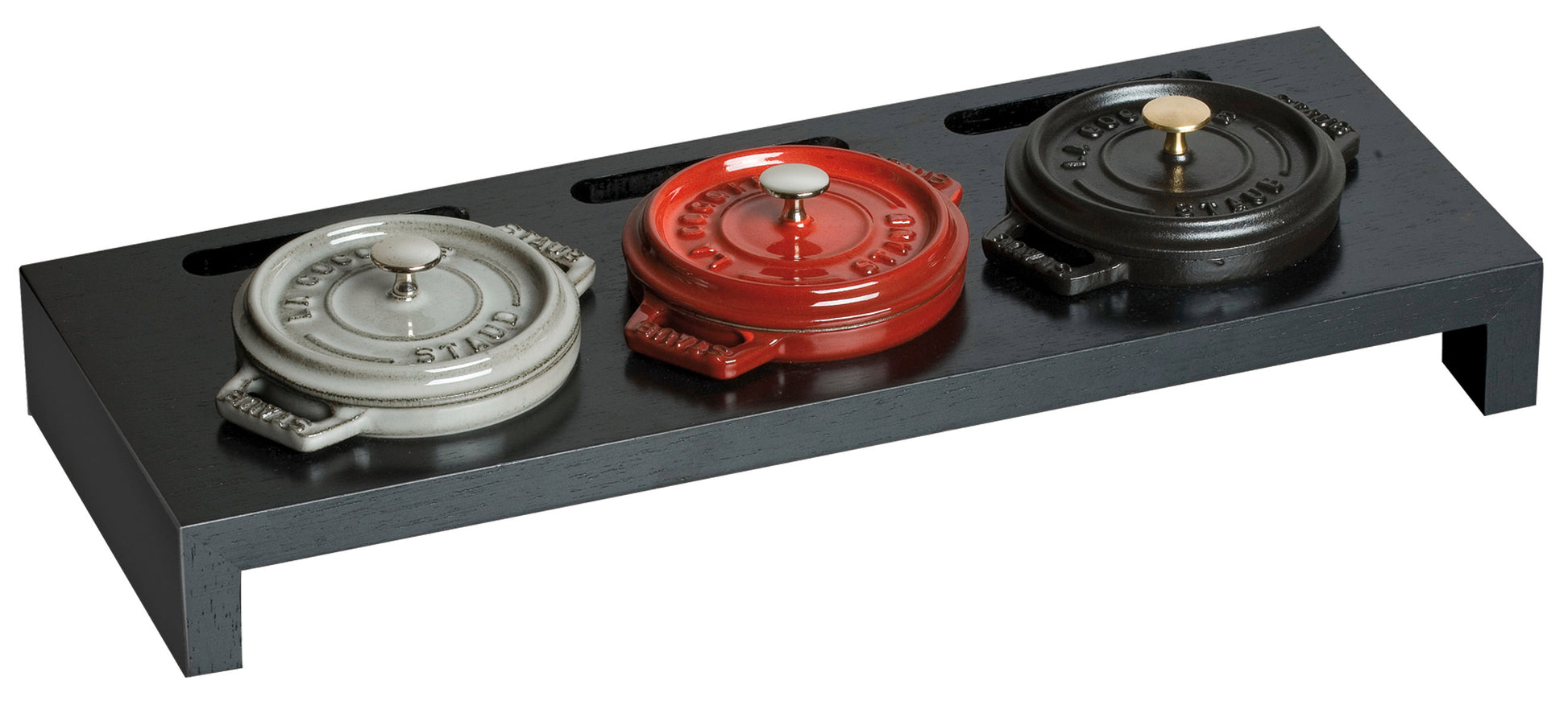 Staub Servierbrett für 3 Mini-Cocottes – stilvolle Präsentation und Schutz für den Tisch