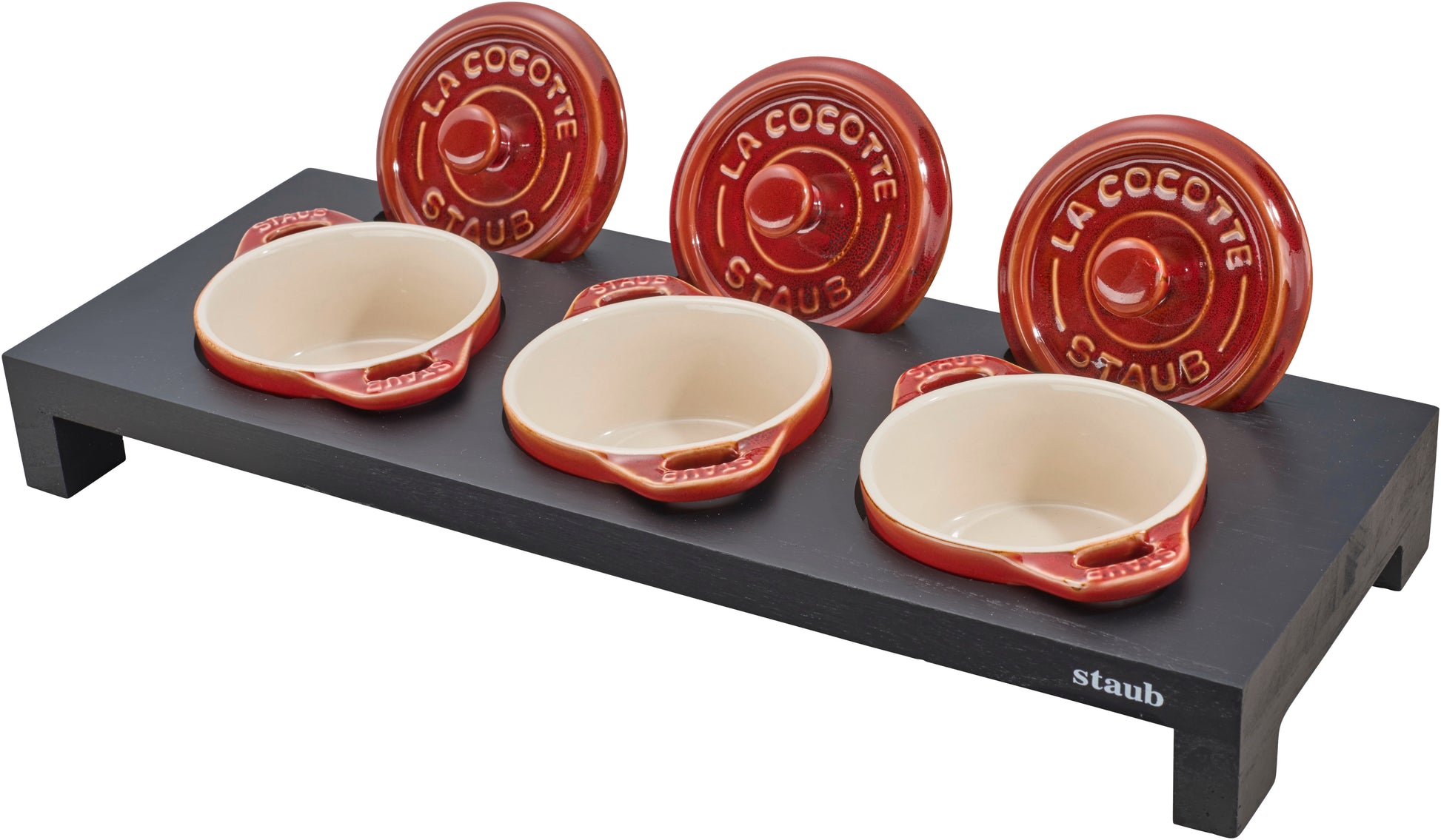 Staub Servierbrett für 3 Mini-Cocottes – stilvolle Präsentation und Schutz für den Tisch
