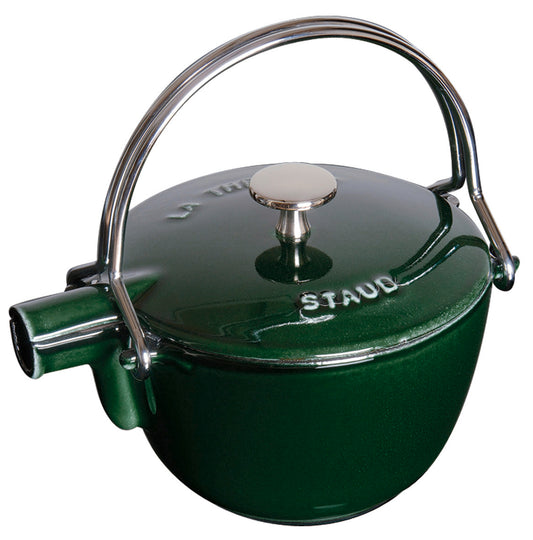 Staub Teekanne in Basilikum-Grün, ideal für die Teezubereitung in der Gastronomie