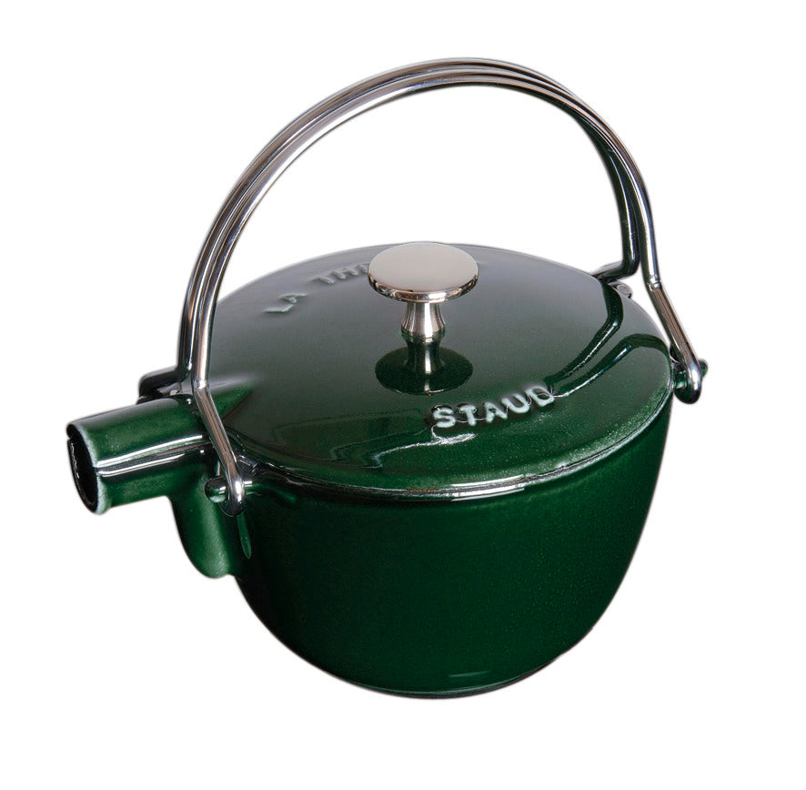 Staub Teekanne in Basilikum-Grün, ideal für die Teezubereitung in der Gastronomie