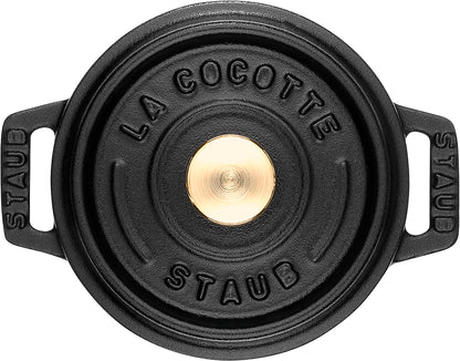 Staub Cocotte, 12 cm aus Gusseisen, ideal zum Schmoren und Servieren von kleinen Portionen.