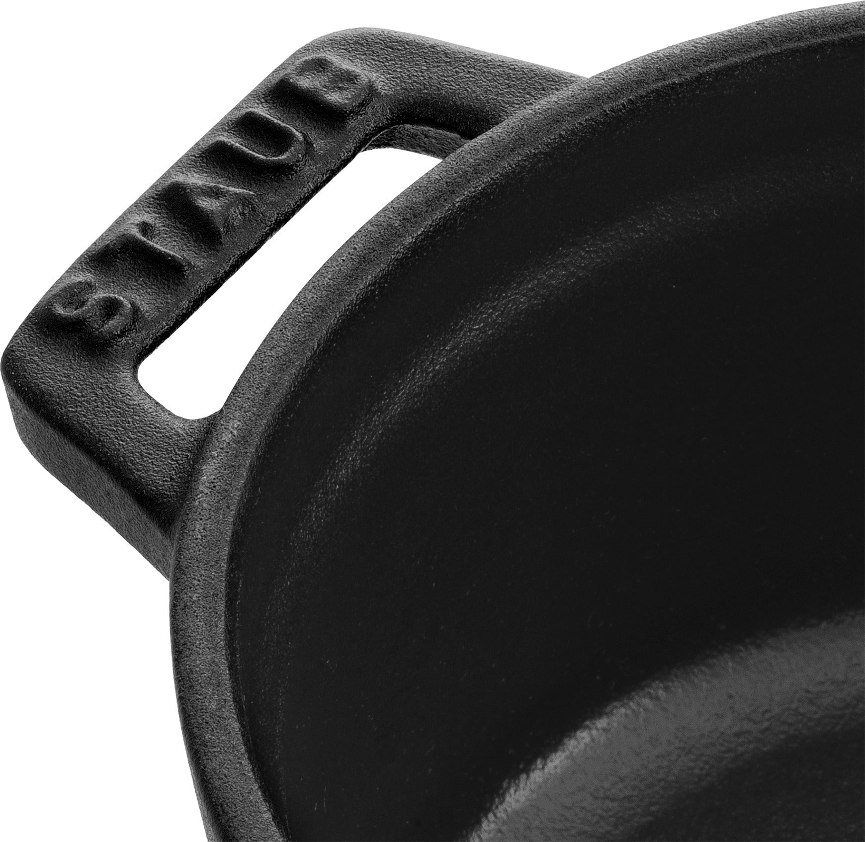 Staub Cocotte, 12 cm aus Gusseisen, ideal zum Schmoren und Servieren von kleinen Portionen.