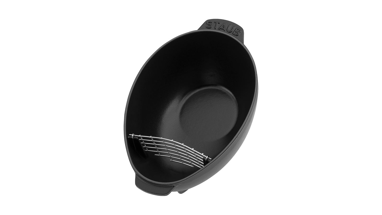 Staub Muscheltopf aus Gusseisen für die Zubereitung von Muscheln.