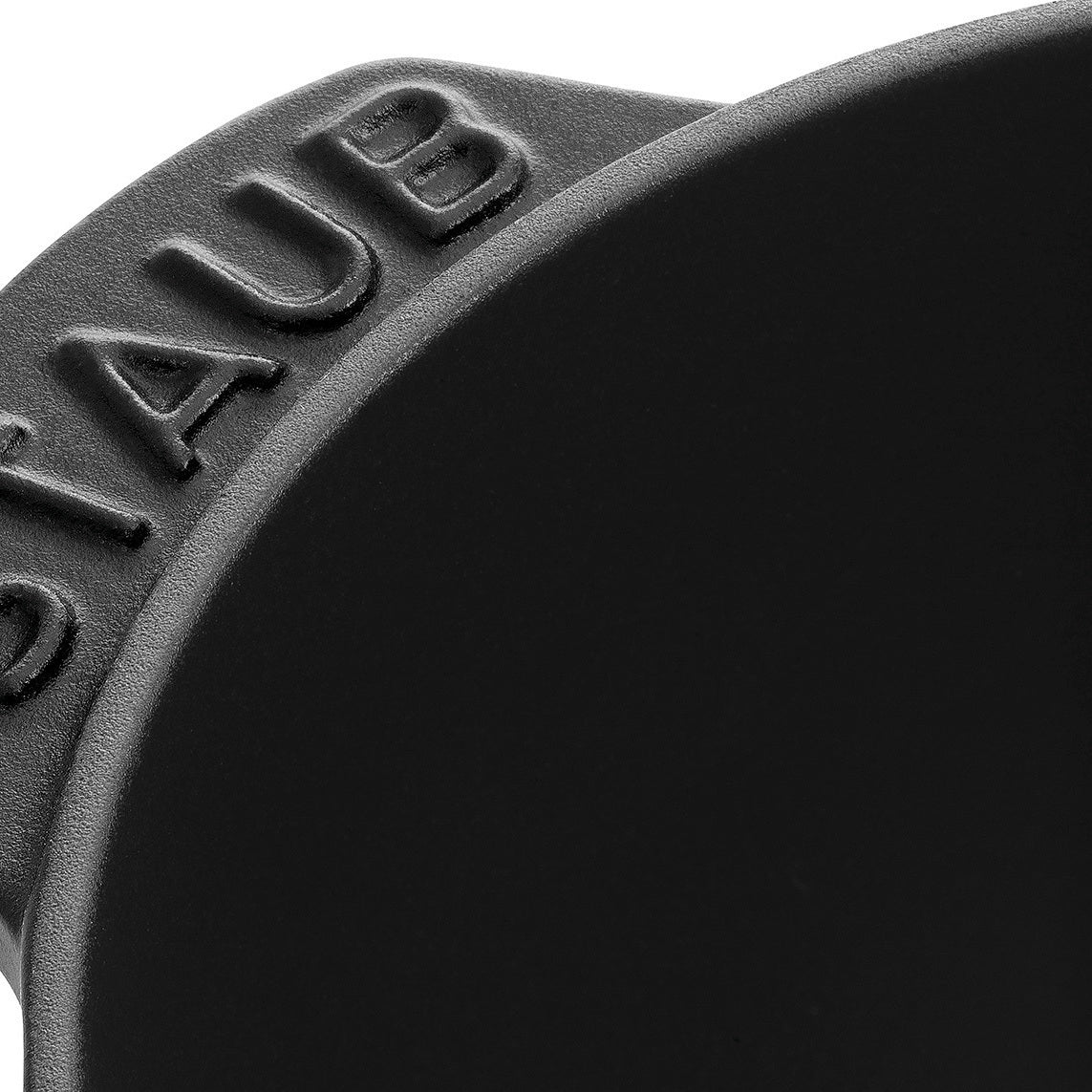 Staub Muscheltopf aus Gusseisen für die Zubereitung von Muscheln.