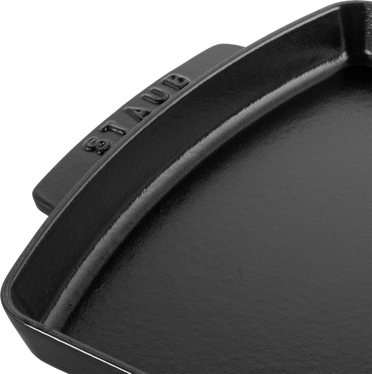 Staub Teller mit Holzunterlage für das Servieren warmer Speisen