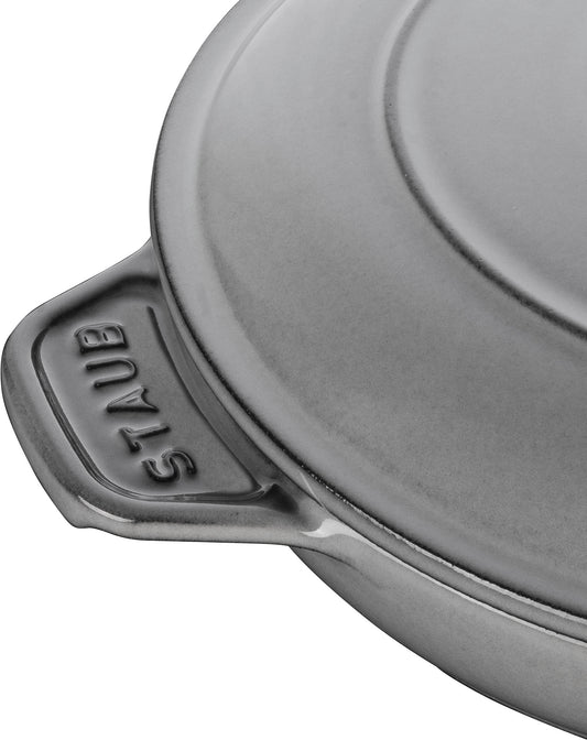 Staub Auflaufform aus Gusseisen, geeignet für gesunde Aufläufe und direktes Servieren