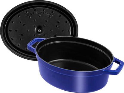 Staub Cocotte 27 cm in Dunkelblau, ideal zum Kochen und Schmoren