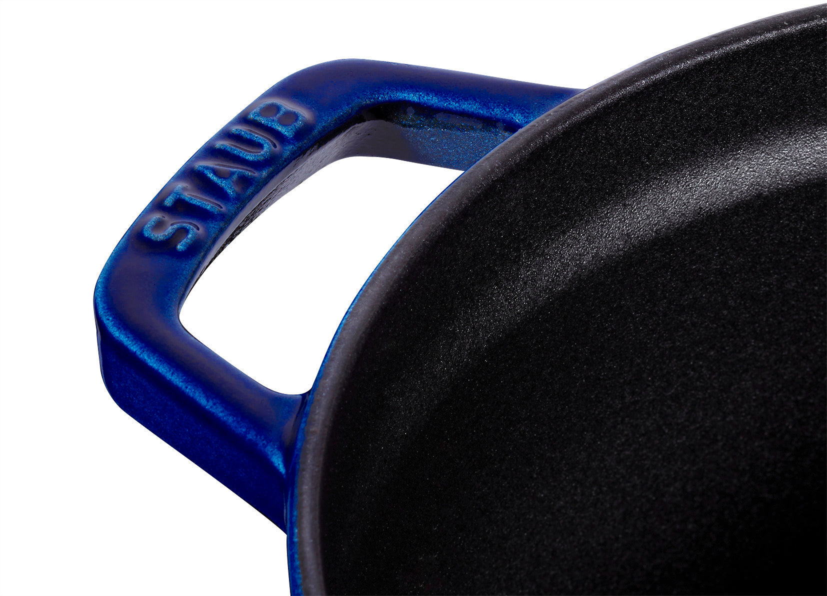 Staub Cocotte 30 cm in dunkelblau, ideal für die Zubereitung von Speisen.