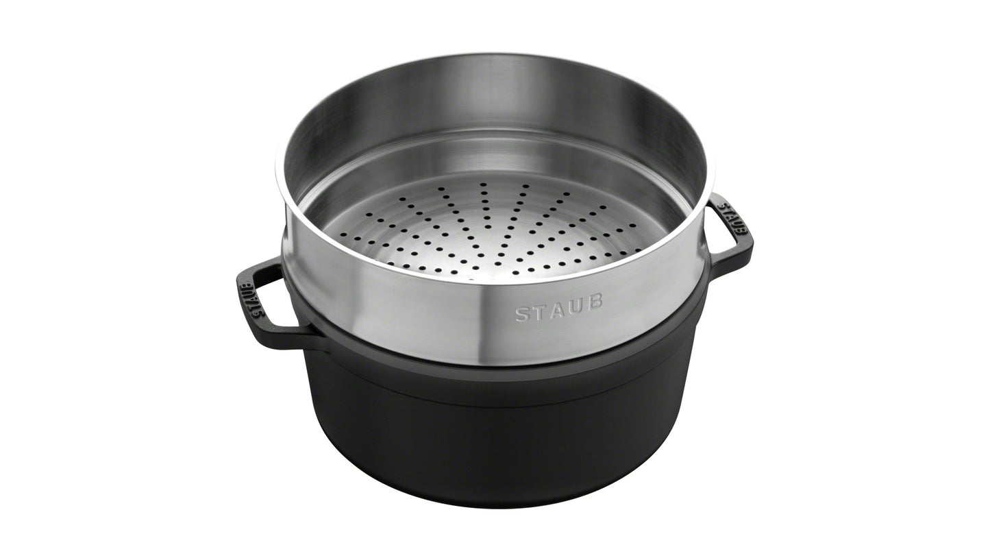 Staub Cocotte mit Dämpfeinsatz, 26 cm aus Gusseisen für gesundes Kochen und Dämpfen.
