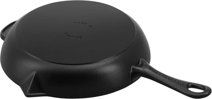 Staub Bratpfanne 26 cm aus Gusseisen für scharfes Anbraten und Schmoren