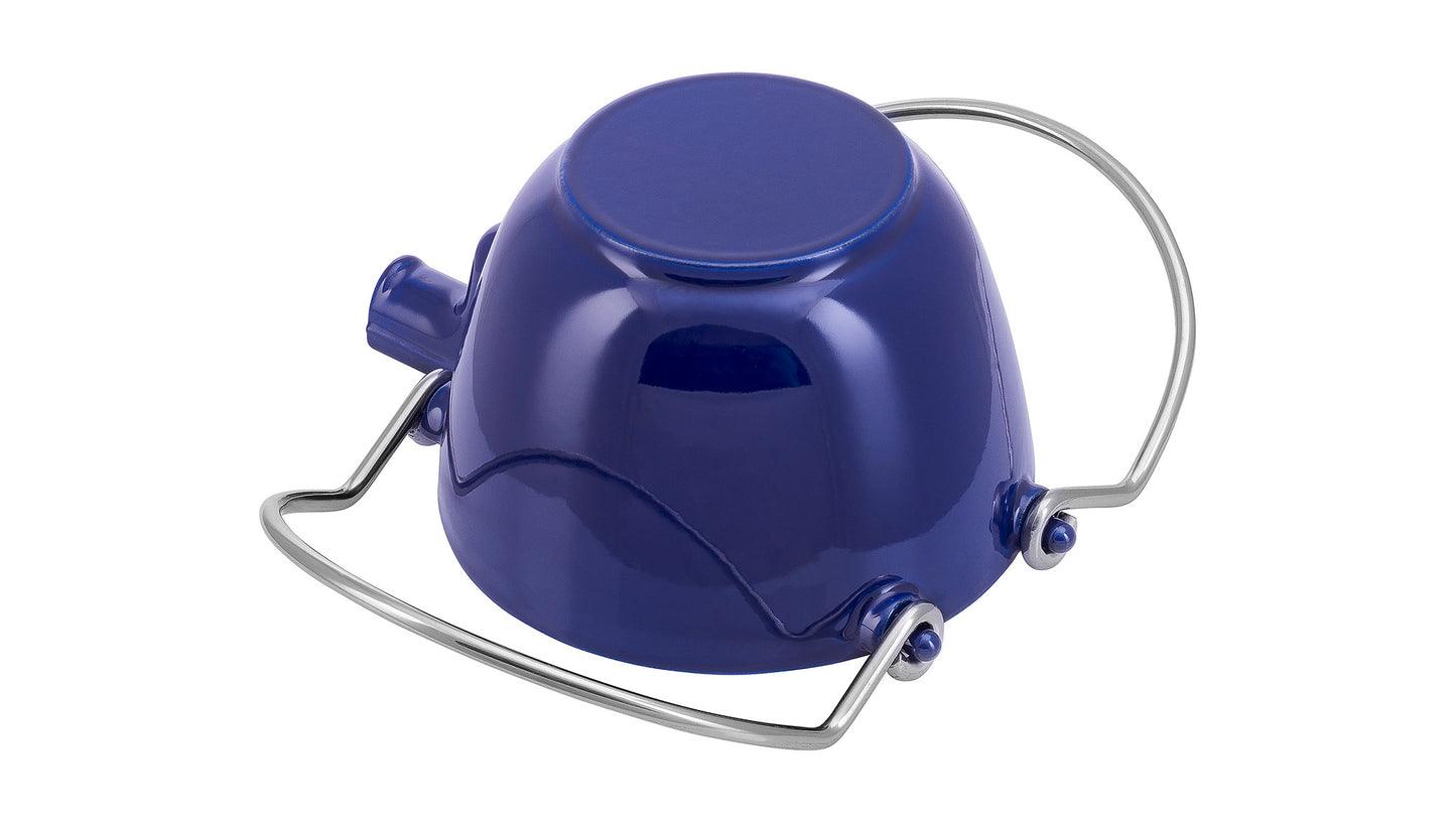Staub Teekanne 1,1 l Dunkelblau für die Teezubereitung.