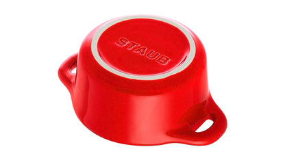 Staub Mini Cocotte 10 cm in Kirsch-Rot für stilvolles Kochen und Servieren