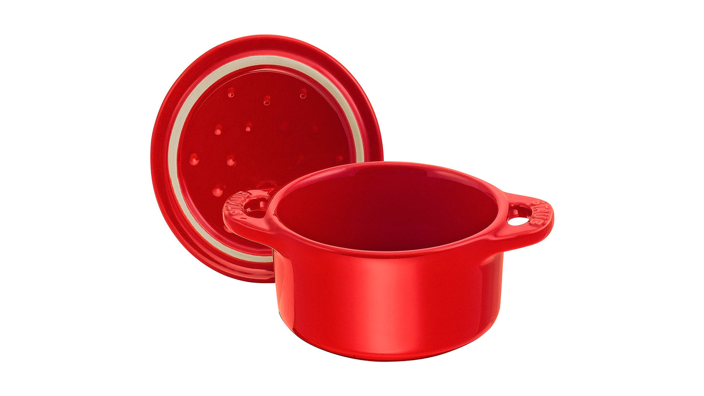 Staub Mini Cocotte 10 cm in Kirsch-Rot für stilvolles Kochen und Servieren