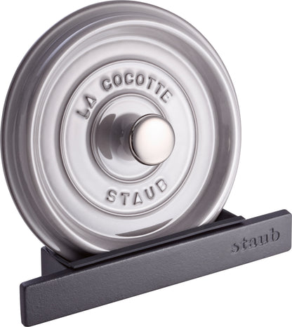 Staub Deckelhalter aus Gusseisen für die Ablage von Cocottendeckeln