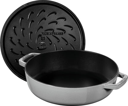 Staub Bräter mit Chistera Drop-Structure, 24 cm aus Gusseisen für gleichmäßiges Garen.