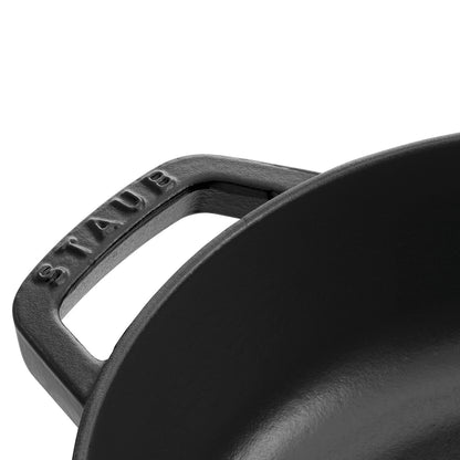 Staub Bräter aus Gusseisen mit Chistera Drop-Structure für saftige Gerichte