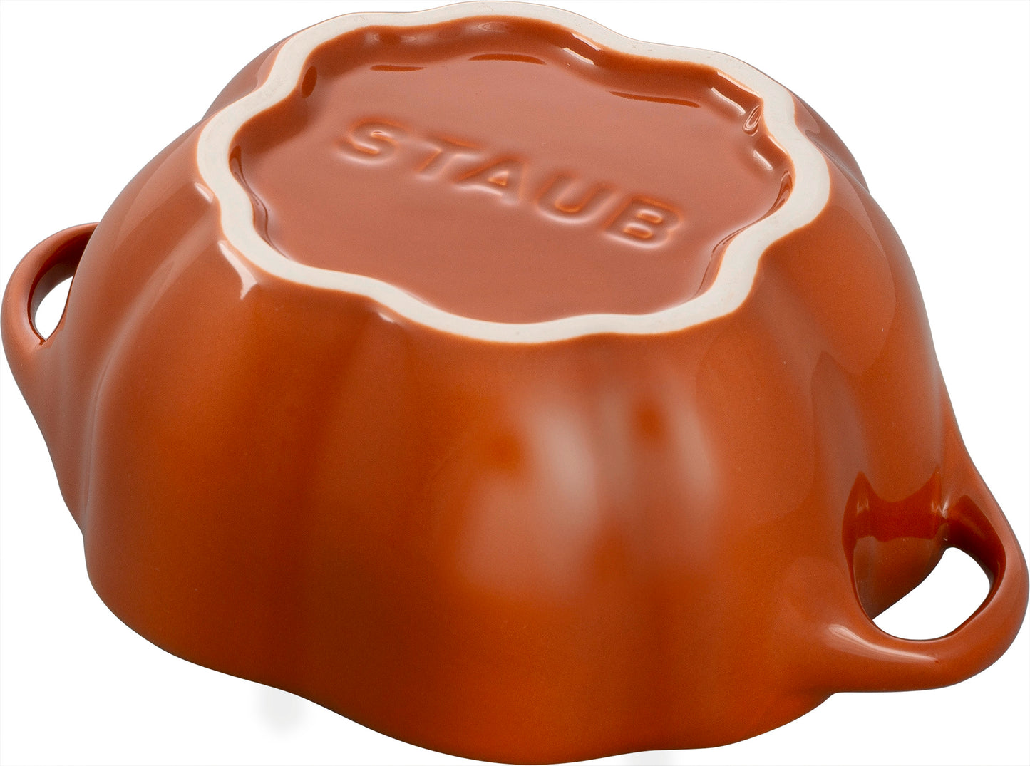 Staub Cocotte aus Keramik, ideal für das Zubereiten und Servieren von Speisen.