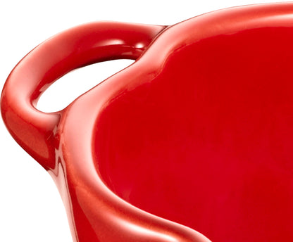 Staub Cocotte 16 cm in Kirsch-Rot, ideal für das Kochen und Servieren von Speisen.