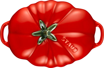 Staub Cocotte 16 cm in Kirsch-Rot, ideal für das Kochen und Servieren von Speisen.