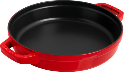 Staub Kochtopfset aus Gusseisen in Kirsch-Rot für professionelle Kochanwendungen