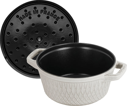 Staub Cocotte 24 cm aus Gusseisen für die professionelle Küche