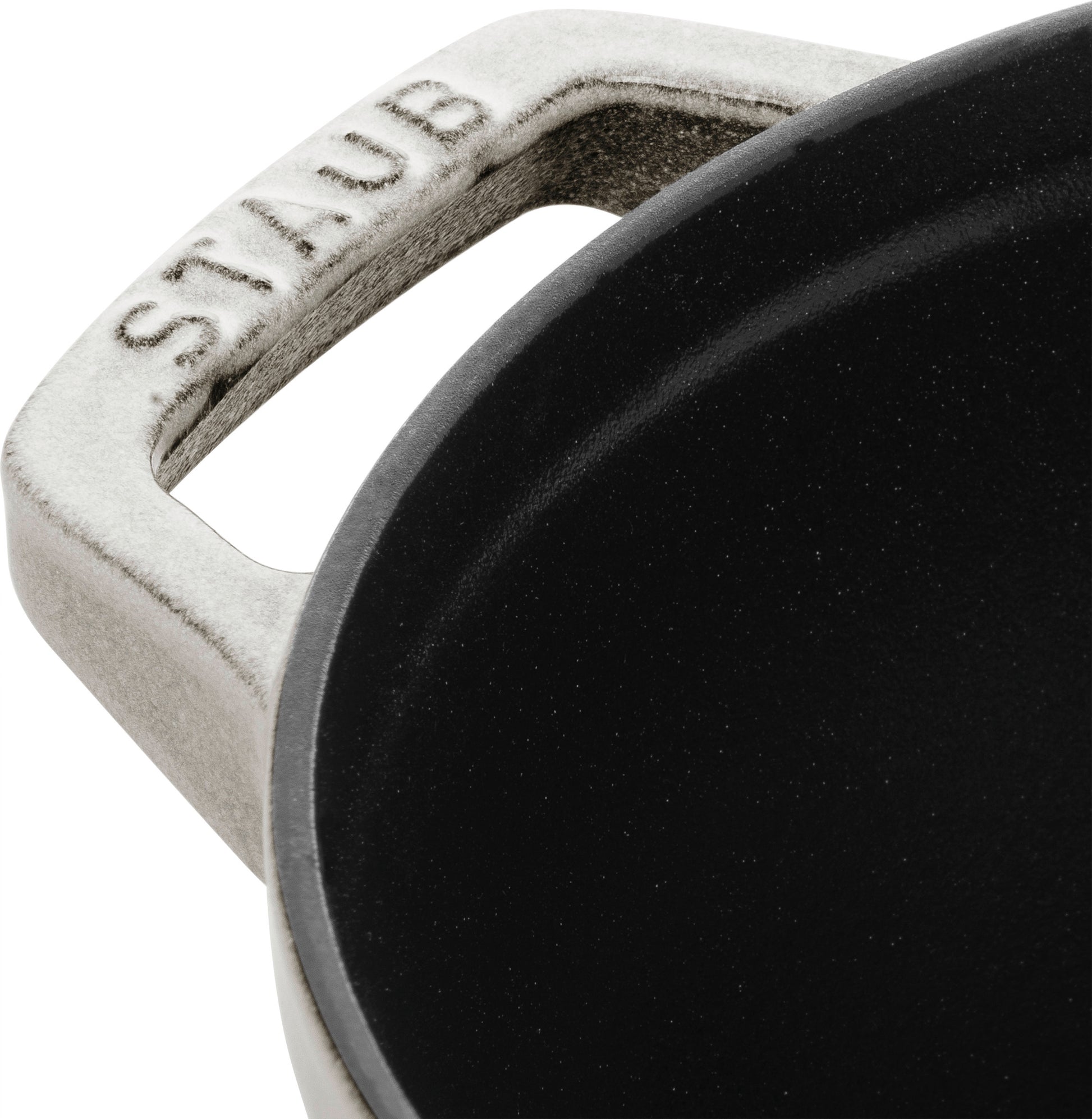 Staub Cocotte 24 cm aus Gusseisen für die professionelle Küche