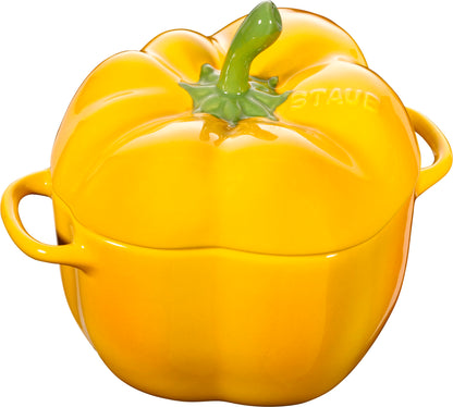 Staub Cocotte 11 cm in Gelb für die Zubereitung von Gerichten