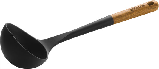 Staub Suppenkelle aus Silikon, ideal zum Servieren von Suppen und Eintöpfen.