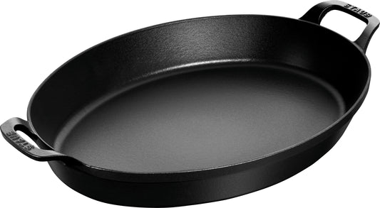 Staub Ofenform aus Gusseisen, ideal zum Anbraten und Überbacken in der Gastronomie